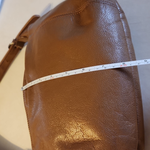 Aurielle leather shoulder bag in good pre-owned condition - Picture 10 of 11